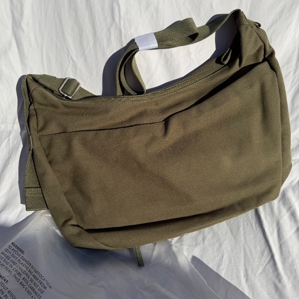 Beis The Carryall Crossbody in Black NWT - Picture 9 of 9